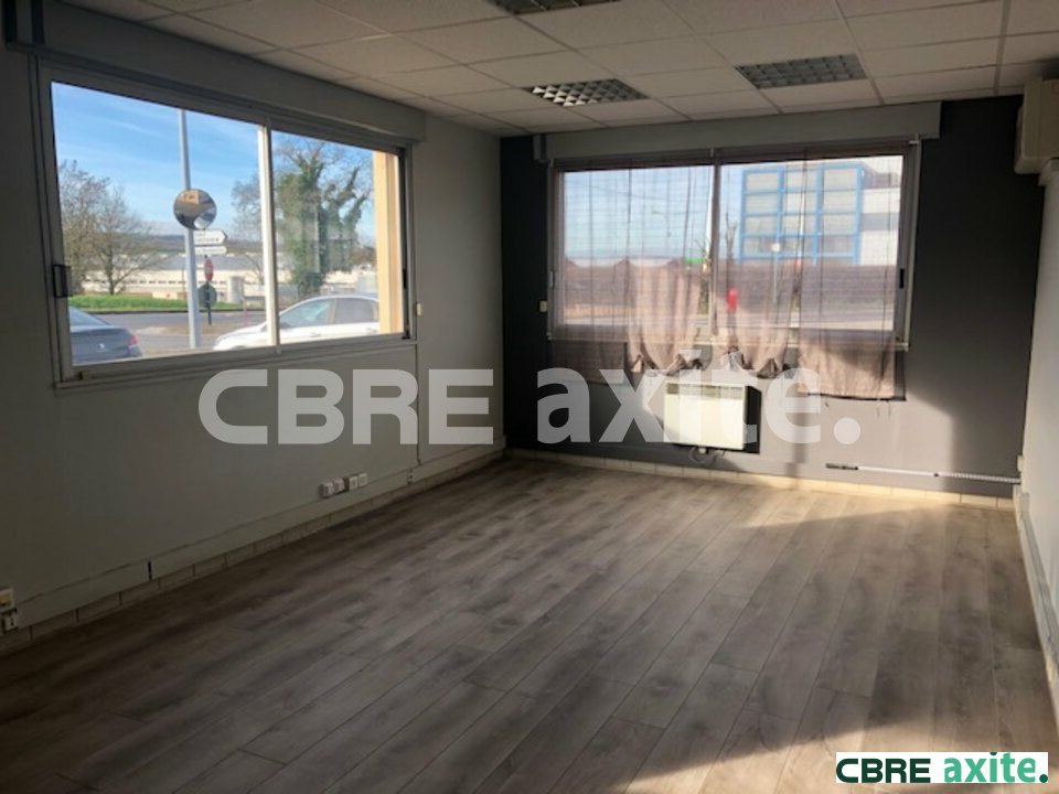 Local commercial 24 m² · à Rochetoirin · 24 m² · 500 €/mois