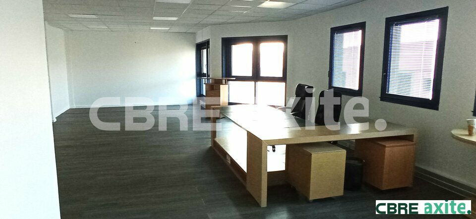 Local commercial 78 m² · à Saint-Quentin-Fallavier · 78 m² · 826 €/mois