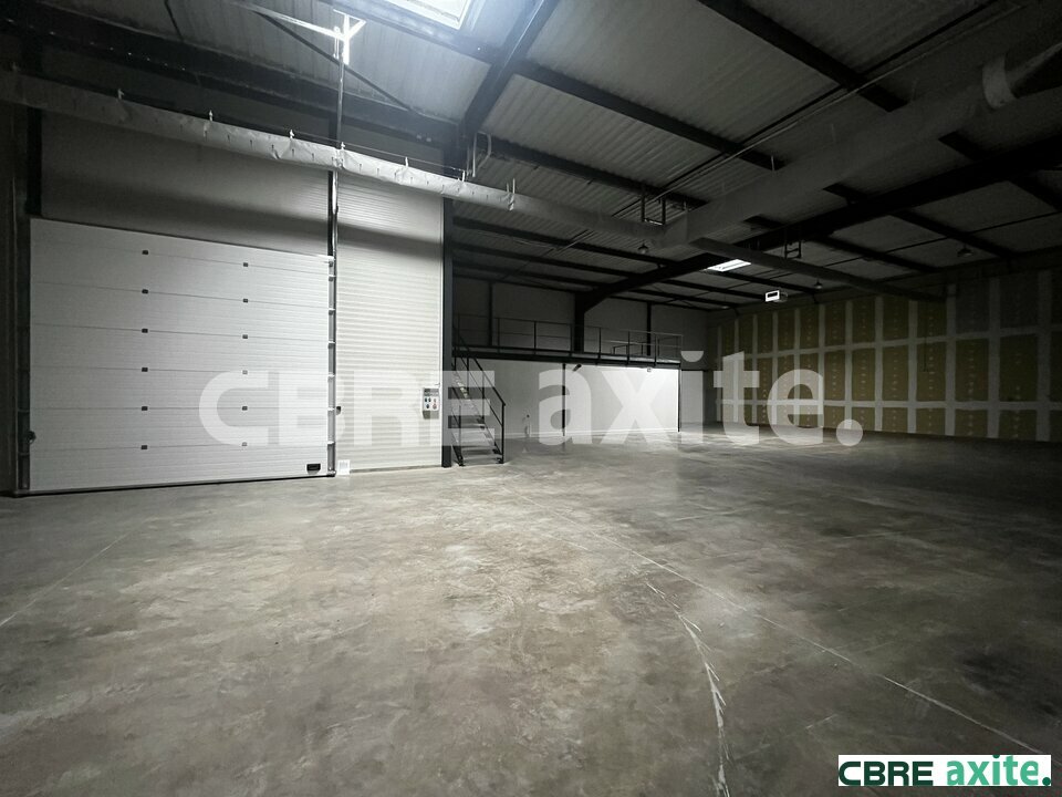 Local commercial 2567 m² · à Janneyrias · 2 567 m² · 21 285 €/mois
