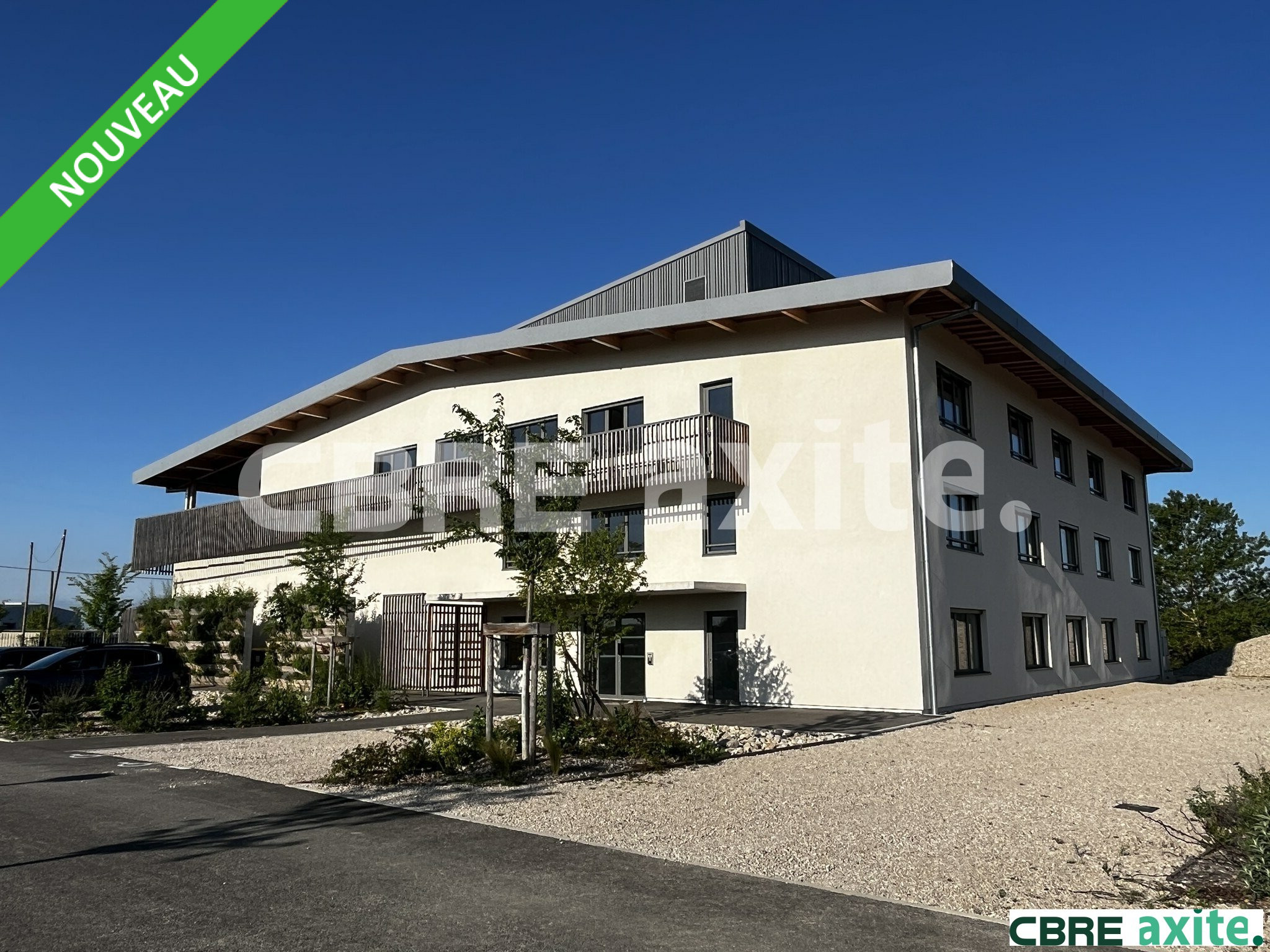 Local commercial 200 m² · à Saint-Maurice-de-Rémens · 200 m² · 3 045 €/mois