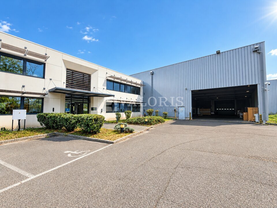 Local commercial 3207 m² · à Chaponost · 3 207 m² · 3 700 000 €
