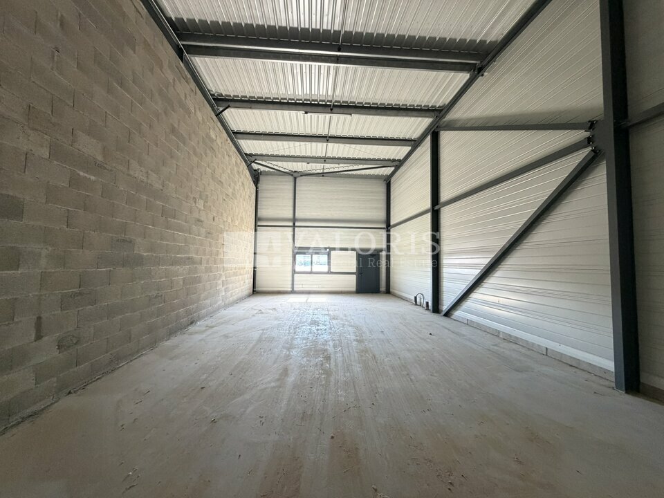Local commercial 348 m² · à Charvieu-Chavagneux · 348 m² · 647 660 €