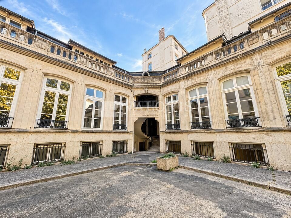 Local commercial 397 m² · à Lyon 02 · 397 m² · 10 196 €/mois