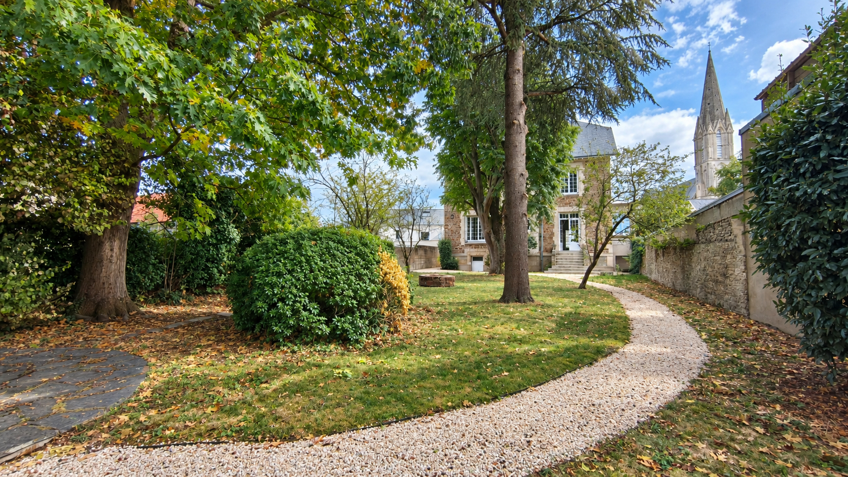 Maison 10 pièces 292 m² · à Carquefou · 292 m² · 3 412 €/mois