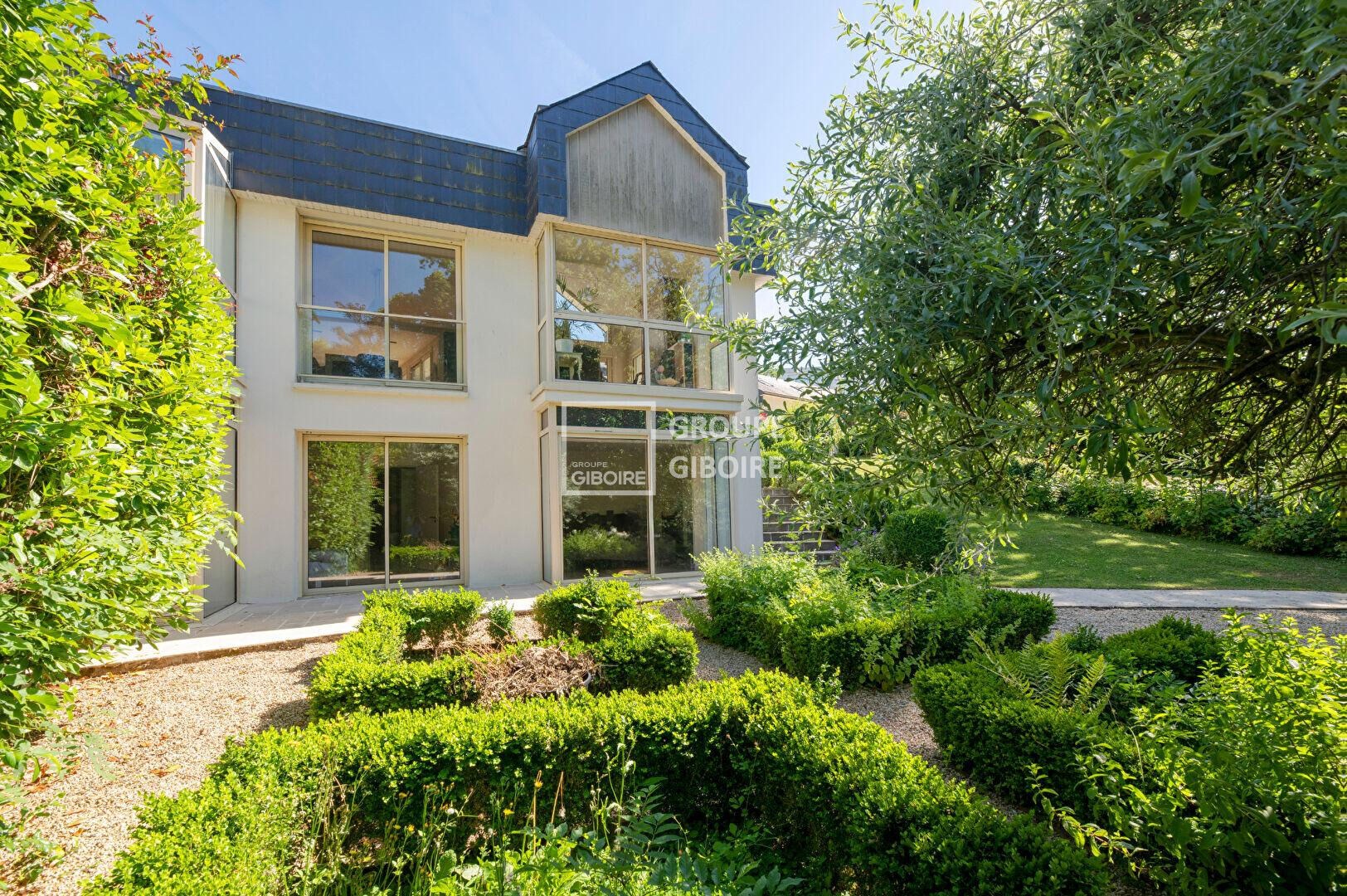 Maison 8 pièces 225 m² · à Rennes · 225 m² · 1 820 000 €
