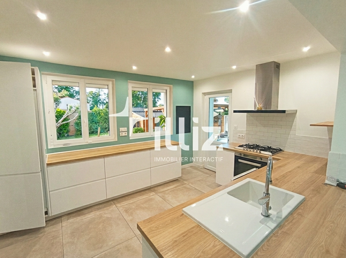 Maison 8 pièces 178 m² · à Breuil-Magné · 178 m² · 495 000 €