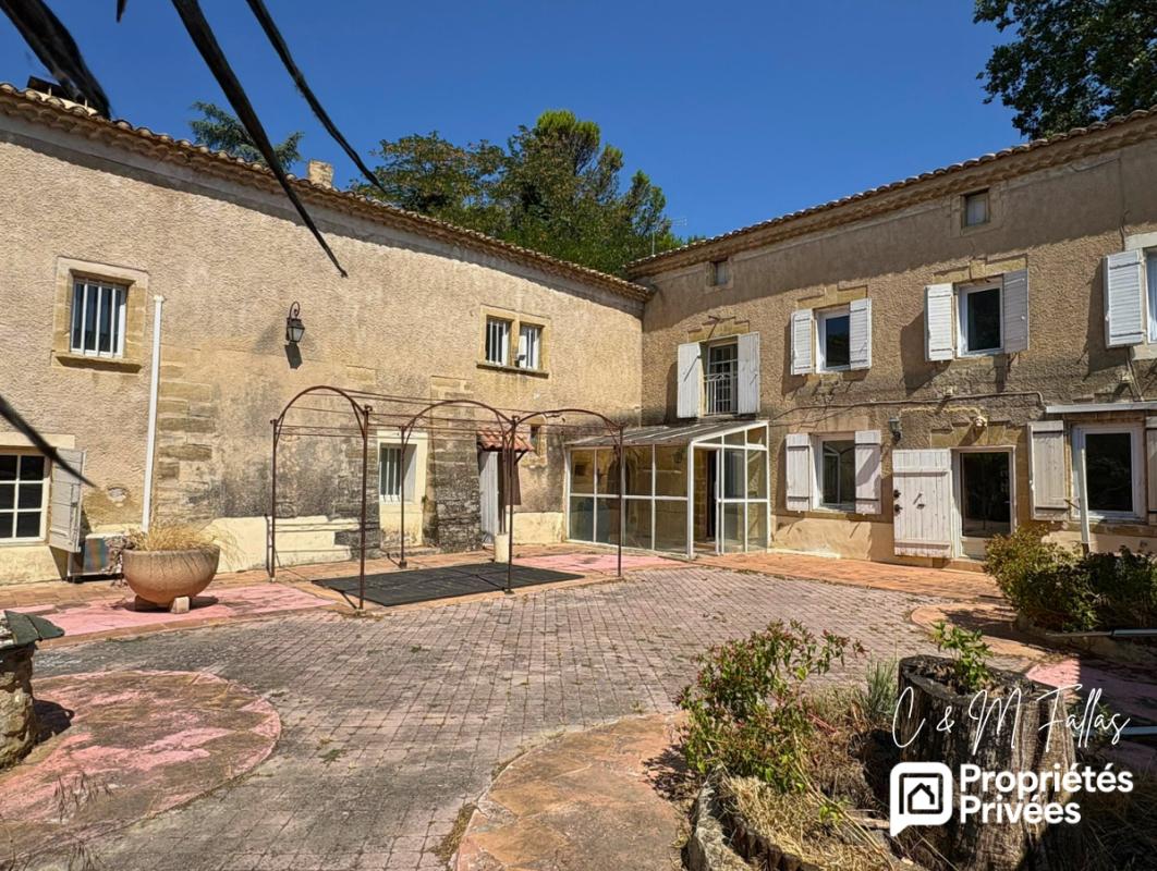Maison 11 pièces 268 m² · à Sauveterre · 268 m² · 490 000 €