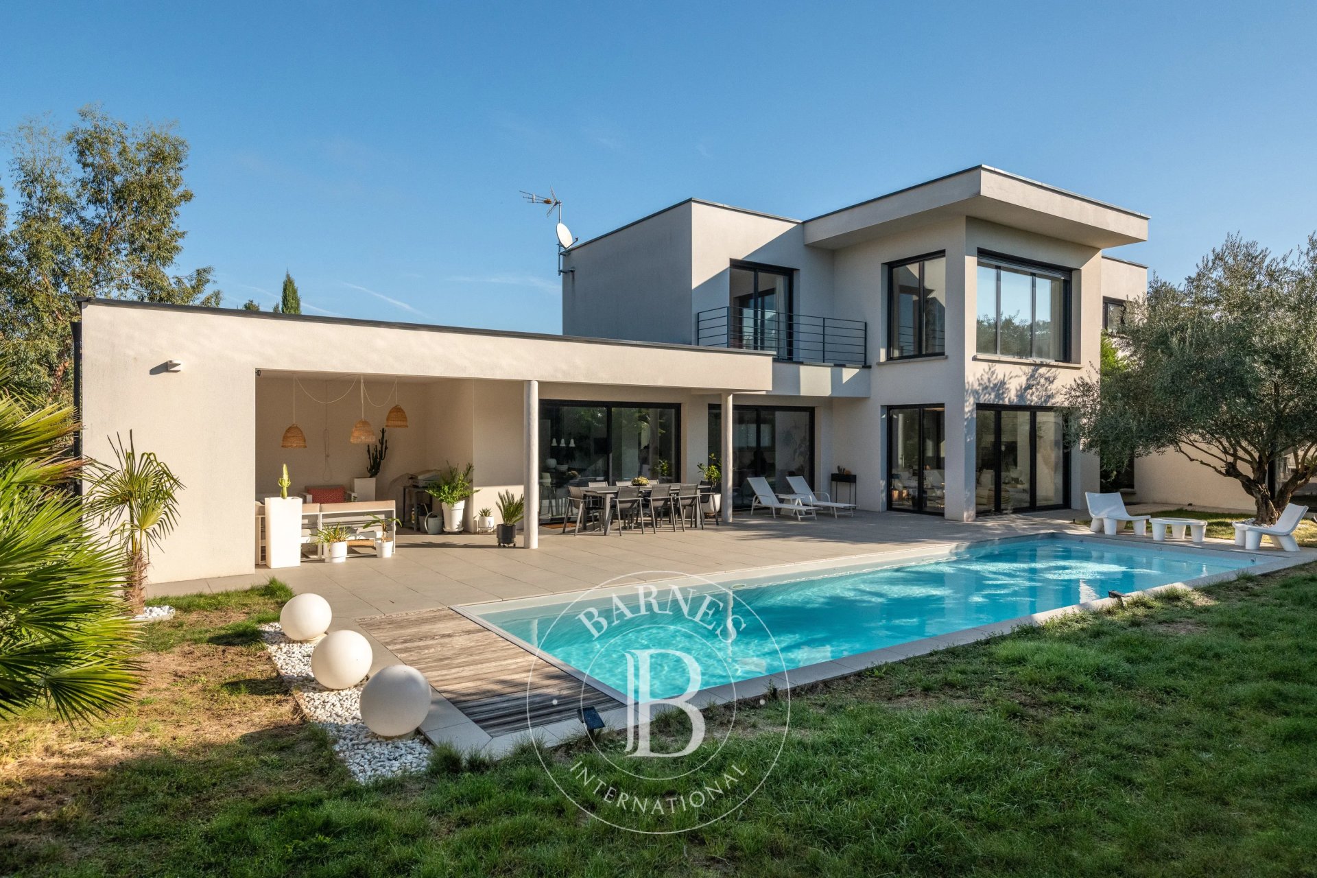 Maison 8 pièces 258 m² · à Saint-Bonnet-de-Mure · 258 m² · 1 160 000 €