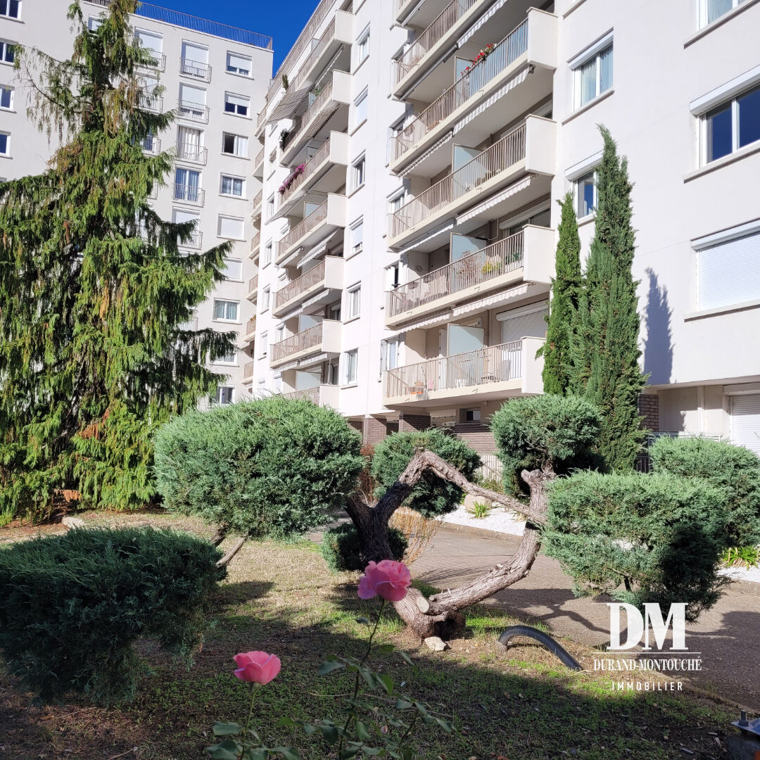 Appartement 5 pièces 102 m² · à Orléans · 102 m² · 208 000 €