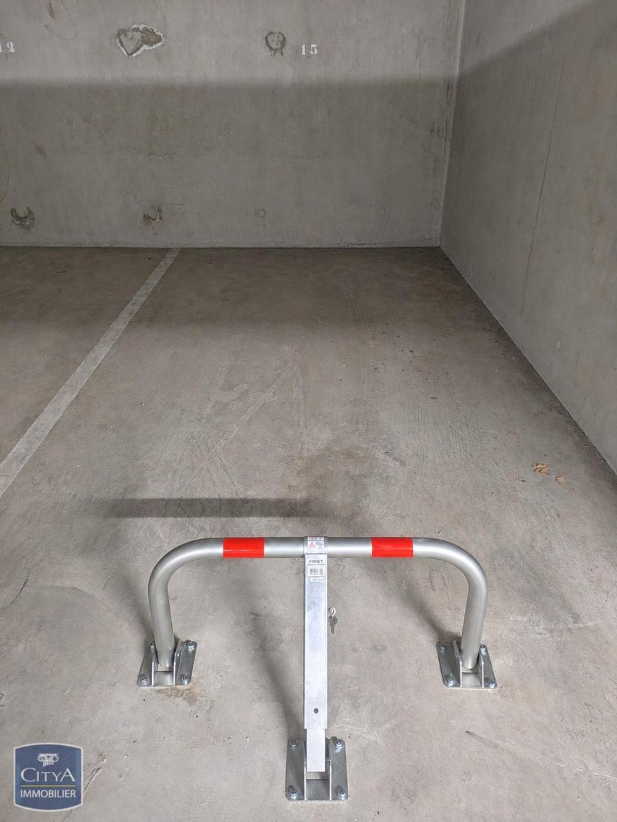Parking BRON 69500 · 80 €/mois