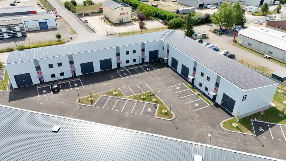 Local commercial 1032 m² · à Morestel · 1 032 m² · 7 200 €/mois