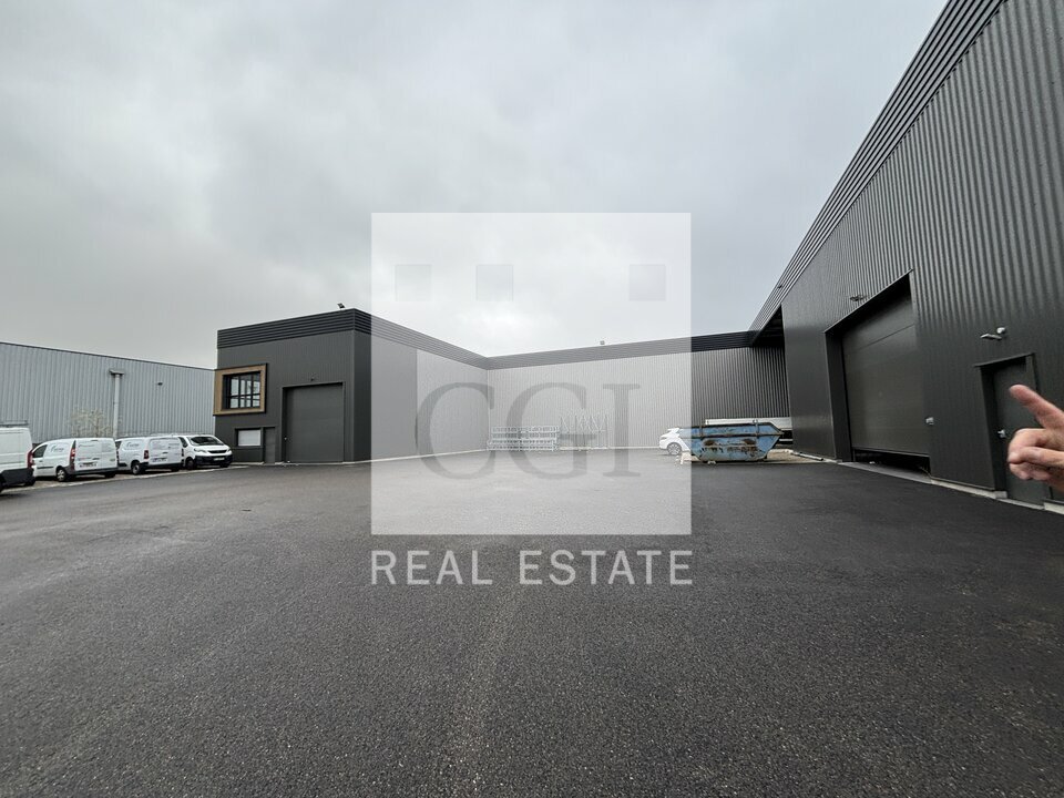 Local commercial 498 m² · à Chassieu · 498 m² · 4 339 €/mois
