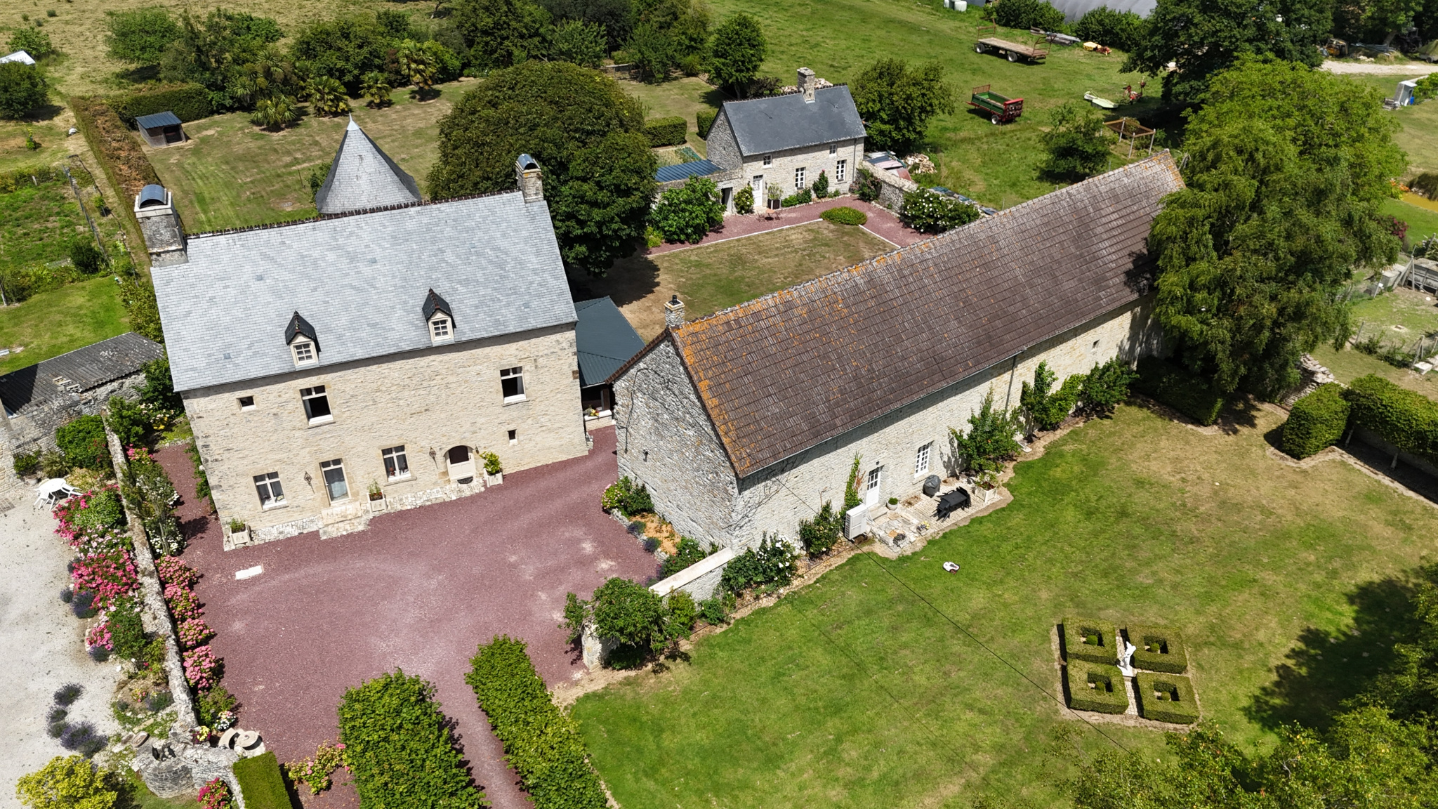 Maison 6 pièces 240 m² · à Sainte-Mère-Église · 240 m² · 775 000 €