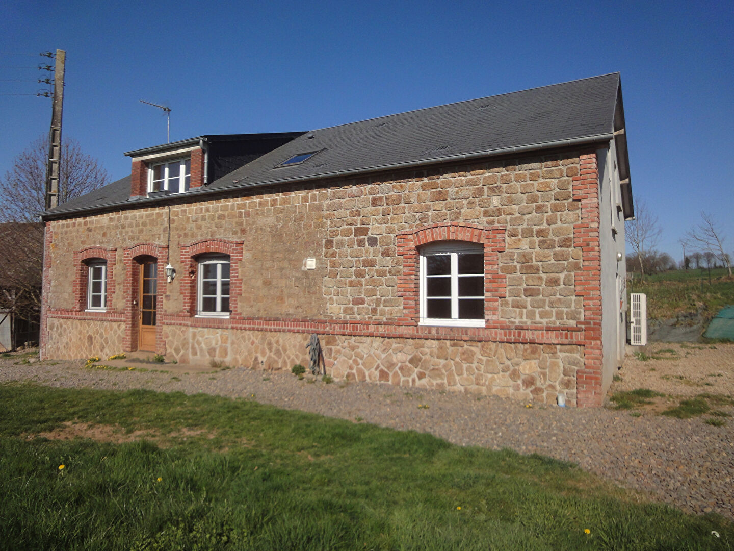 Maison 9 pièces 138 m² · à Lonlay-l'Abbaye · 138 m² · 224 000 €