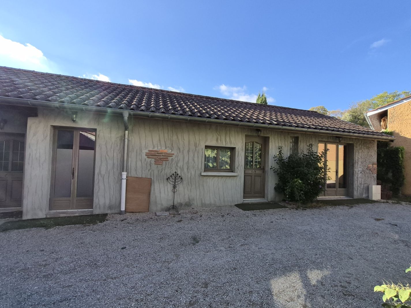 Local commercial 2 pièces 36 m² · à Neuville-les-Dames · 36 m² · 85 000 €