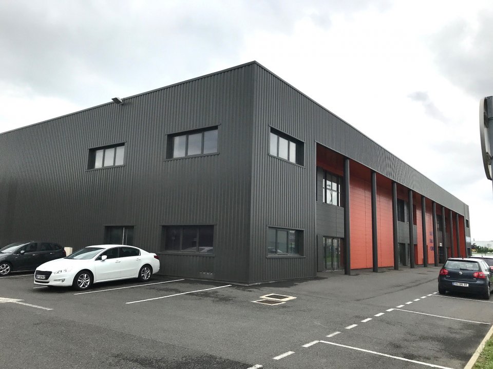 Local commercial 1200 m² · à Arnas · 1 200 m² · 8 533 €/mois