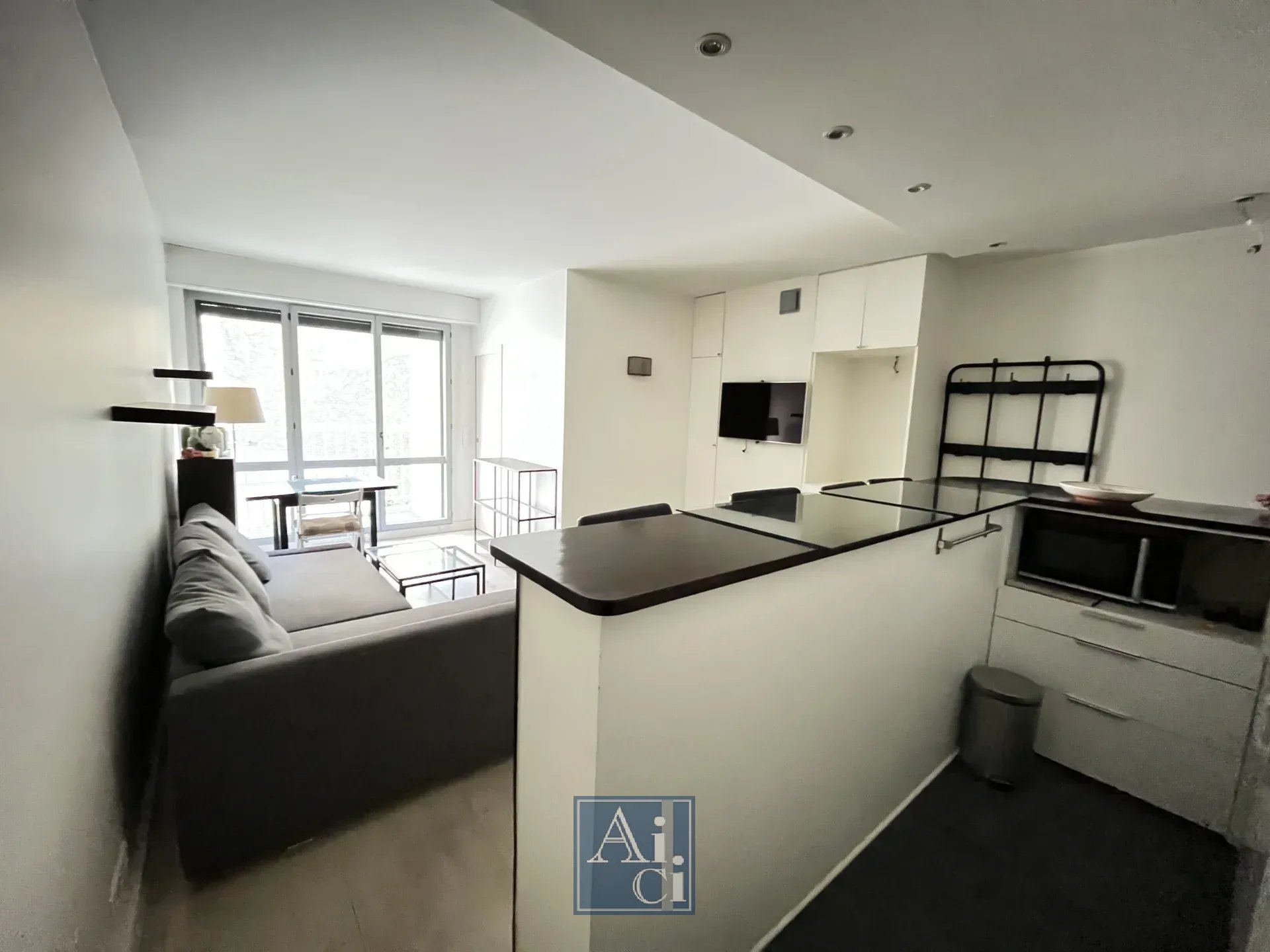 Appartement 1 pièce 32m² PARIS 16 75116 photo 2