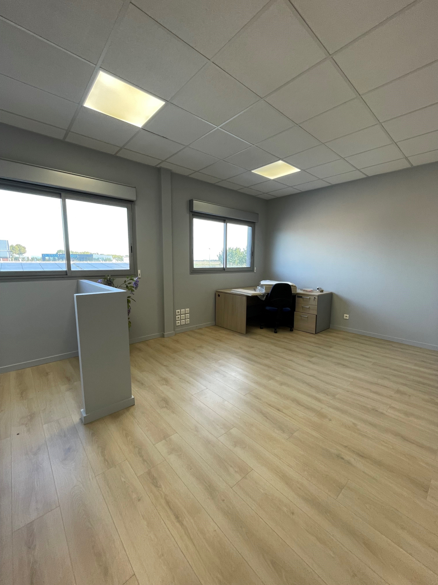 Local commercial 560 m² · à Alixan · 560 m² · 379 000 €