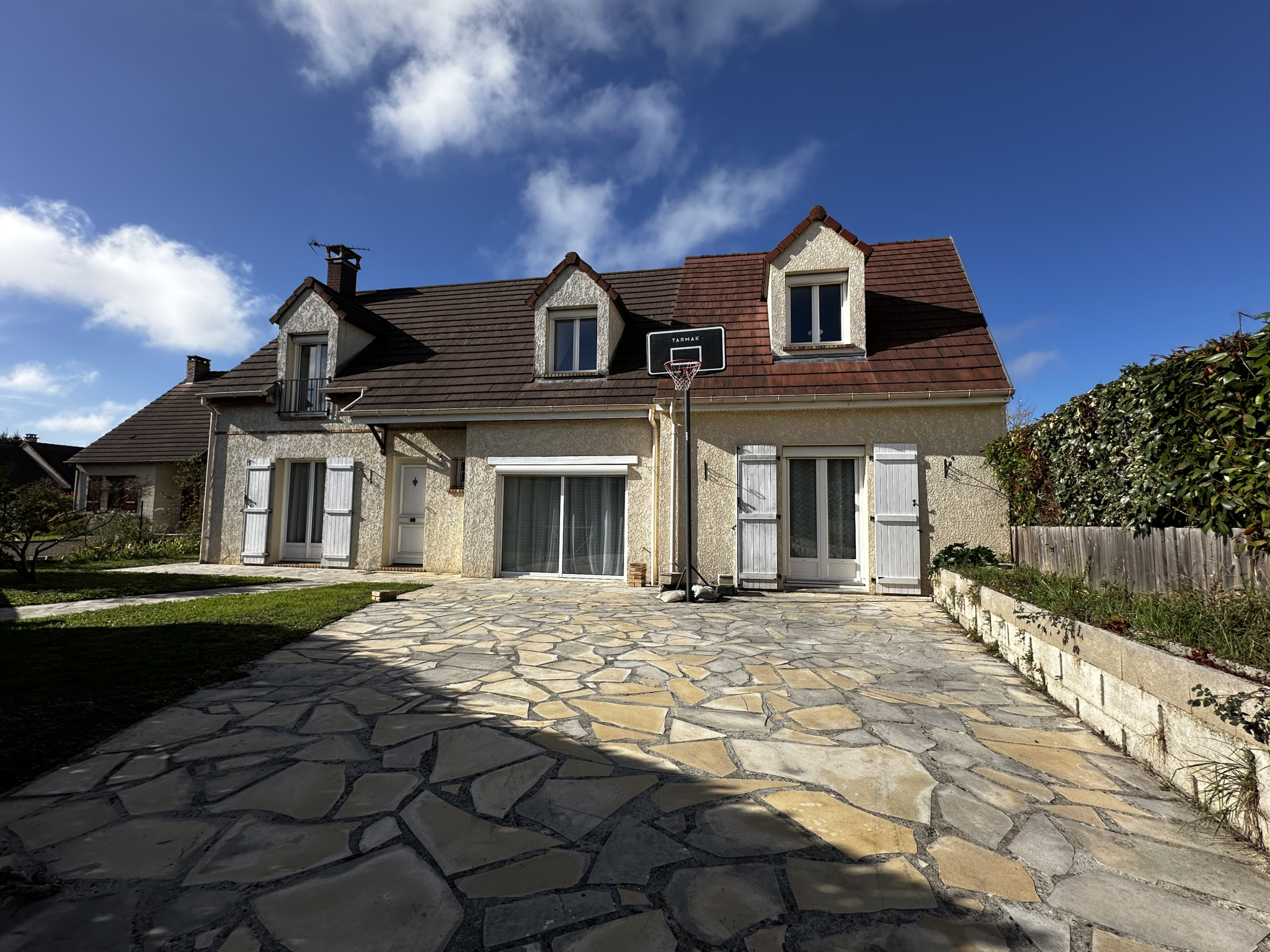 Maison 9 pièces 201 m² · à Vaux-le-Pénil · 201 m² · 415 000 €