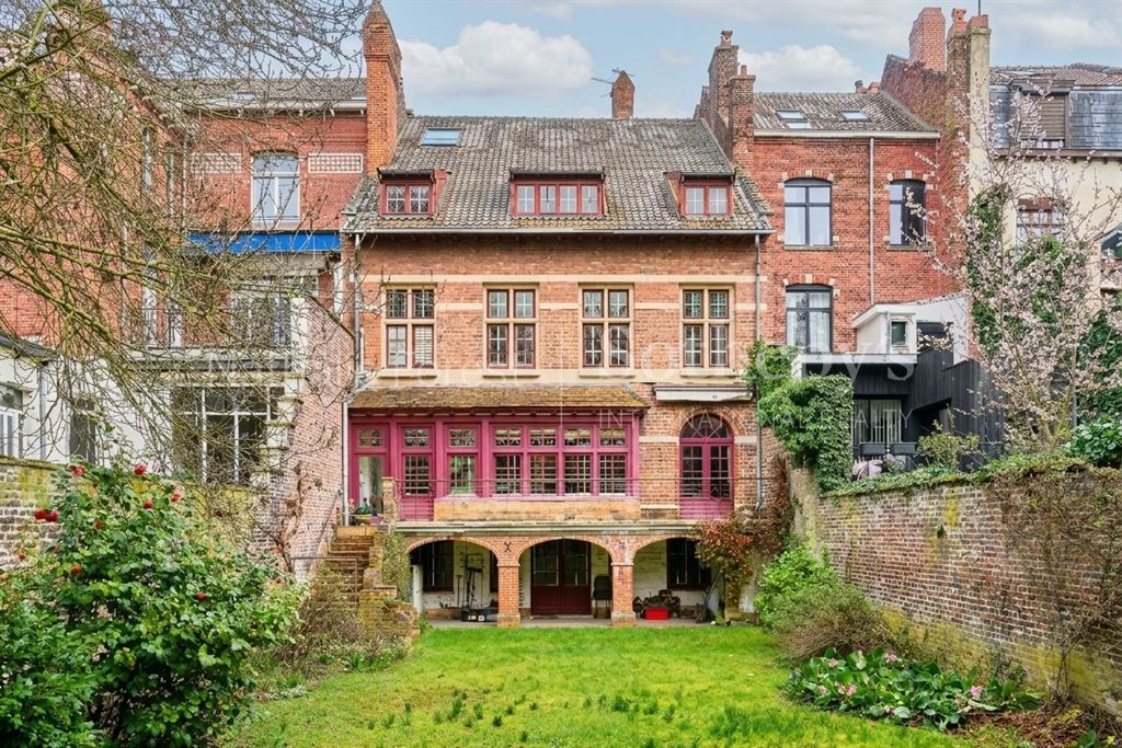 Maison 8 pièces 325 m² · à La Madeleine · 325 m² · 1 218 000 €