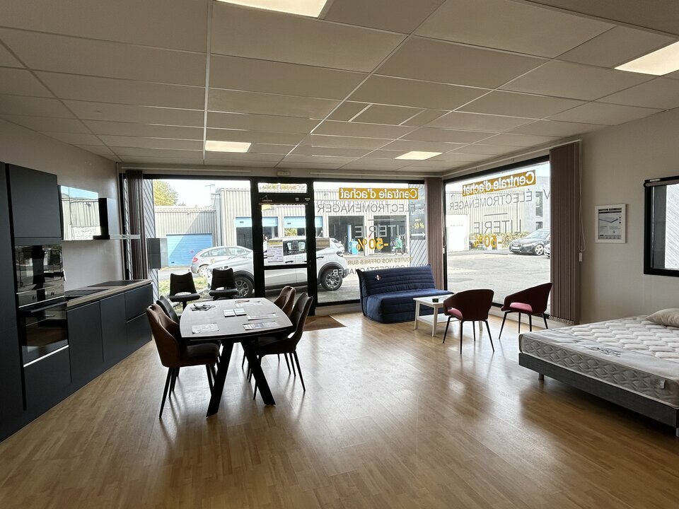 Local commercial 294 m² · à Chantepie · 294 m² · 2 020 €/mois