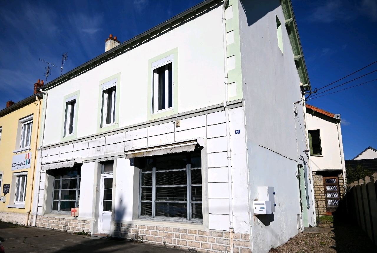 Immeuble 1 pièce 150 m² · à Gueugnon · 150 m² · 64 800 €