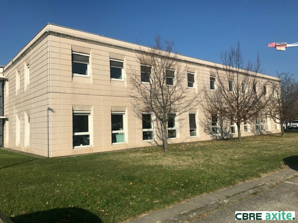 Local commercial 898 m² · à Échirolles · 898 m² · 11 699 €/mois