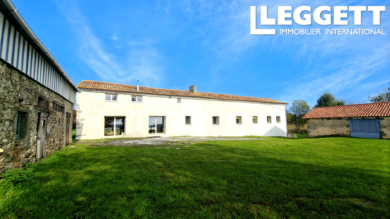 Maison 7 pièces 265 m² · à Pamplie · 265 m² · 349 000 €