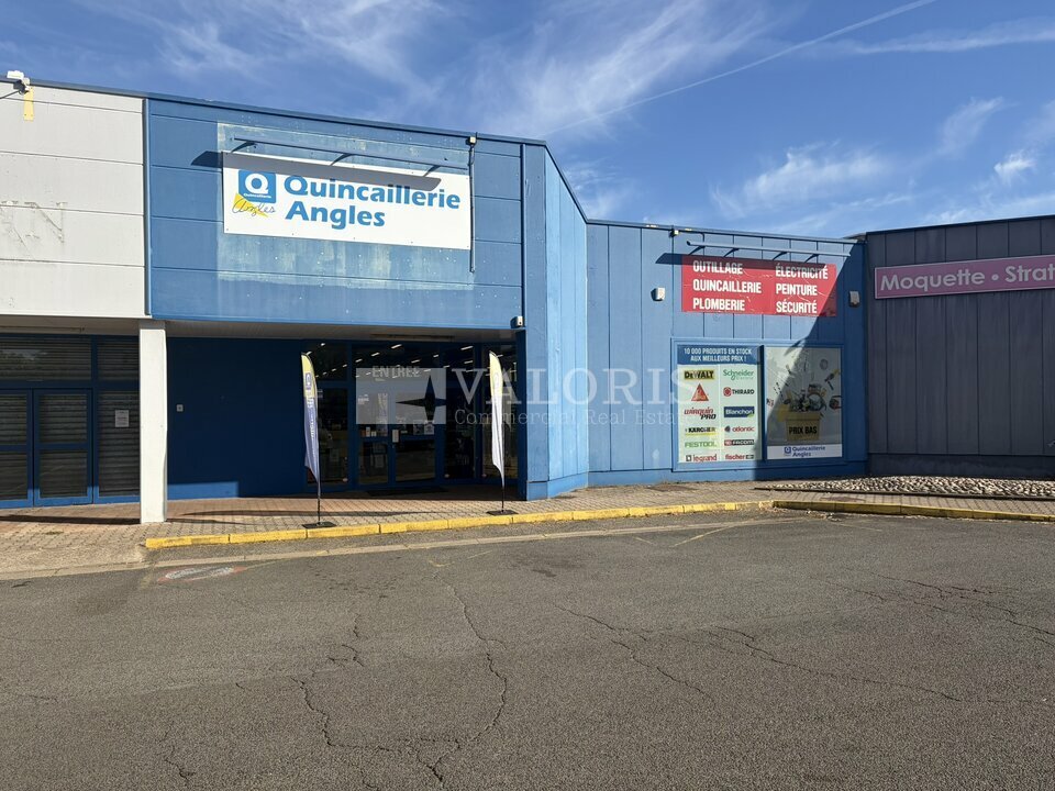 Local commercial 417 m² · à Villefranche-sur-Saône · 417 m² · 4 867 €/mois