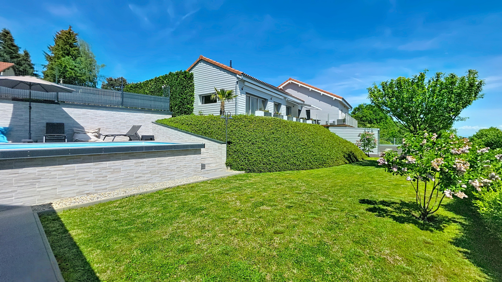 Maison 8 pièces 234 m² · à Aydat · 234 m² · 590 000 €