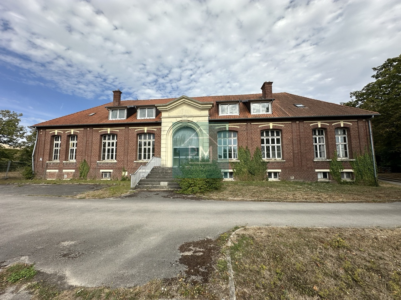 Immeuble 1363 m² · à Moreuil · 1 363 m² · 1 260 000 €