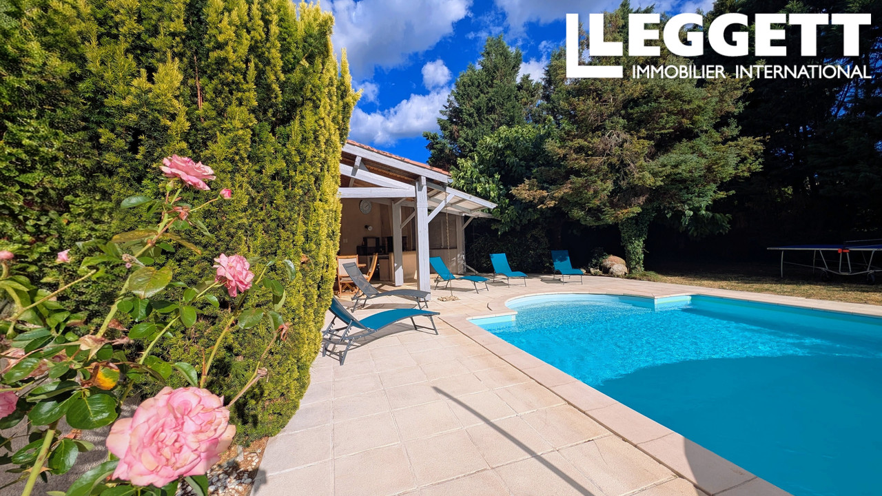 Maison 10 pièces 298 m² · à Aussillon · 298 m² · 358 000 €