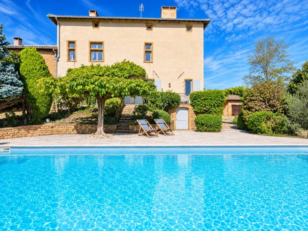 Maison 10 pièces 362 m² · à Porte des Pierres Dorées · 362 m² · 1 250 000 €