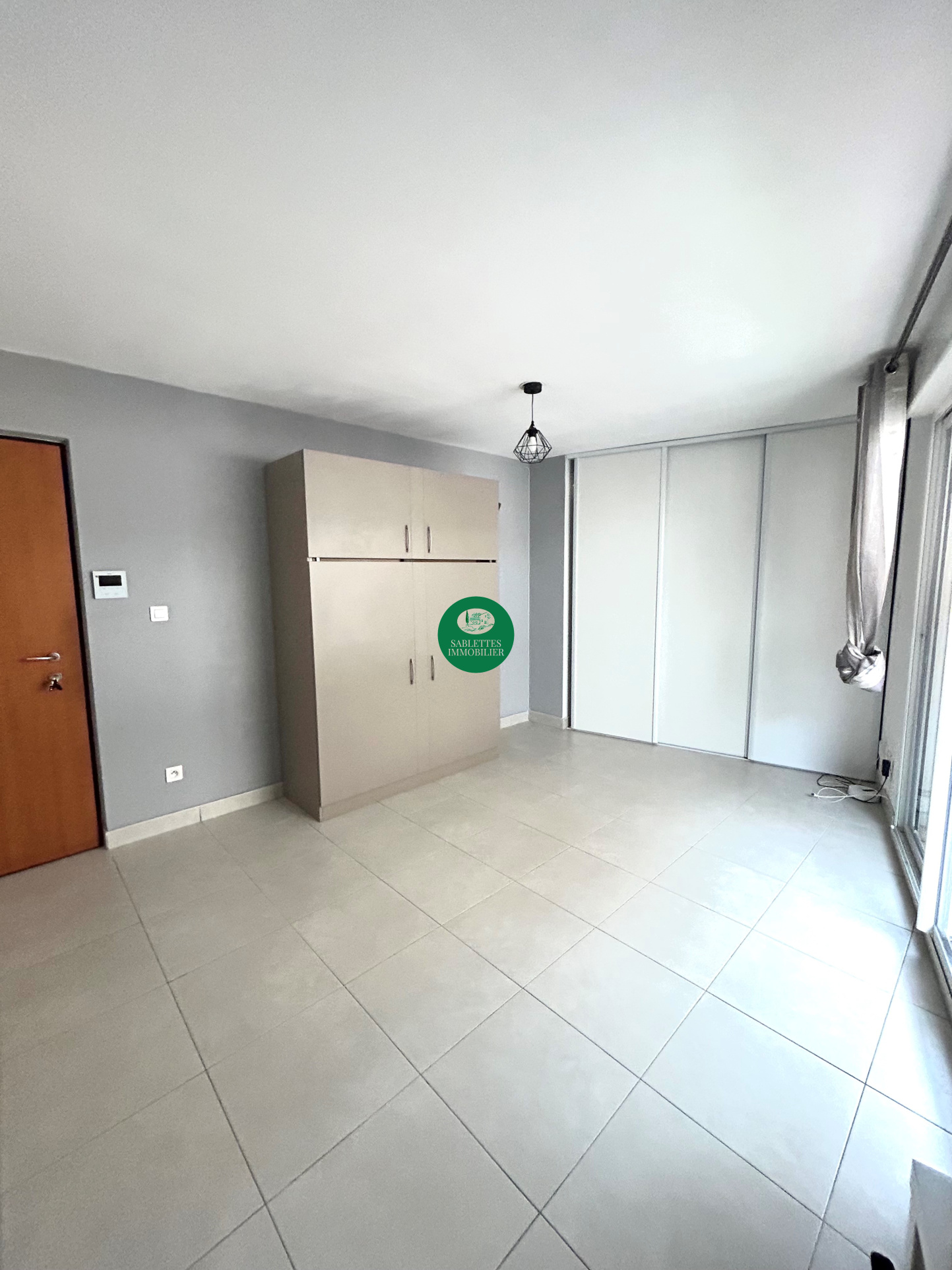 Appartement 1 pièce 27 m² · à Six-Fours-les-Plages · 27 m² · 700 €/mois