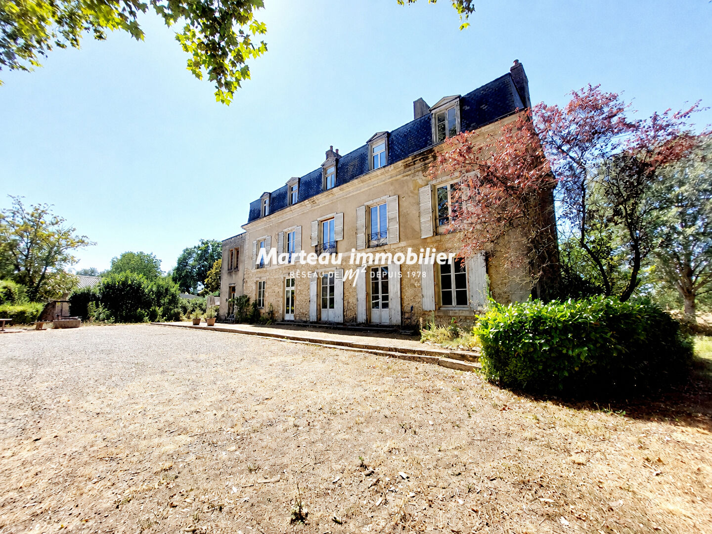Maison 23 pièces 709 m² · à Saint-Pavace · 709 m² · 998 000 €