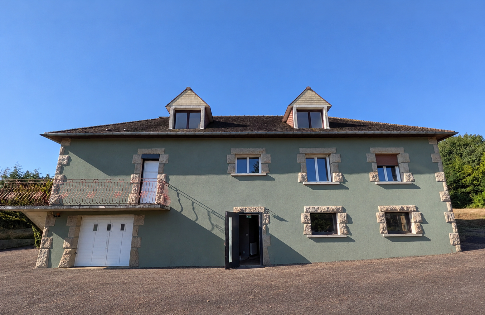 Maison 6 pièces 206 m² · à Mont-Saint-Jean · 206 m² · 157 900 €