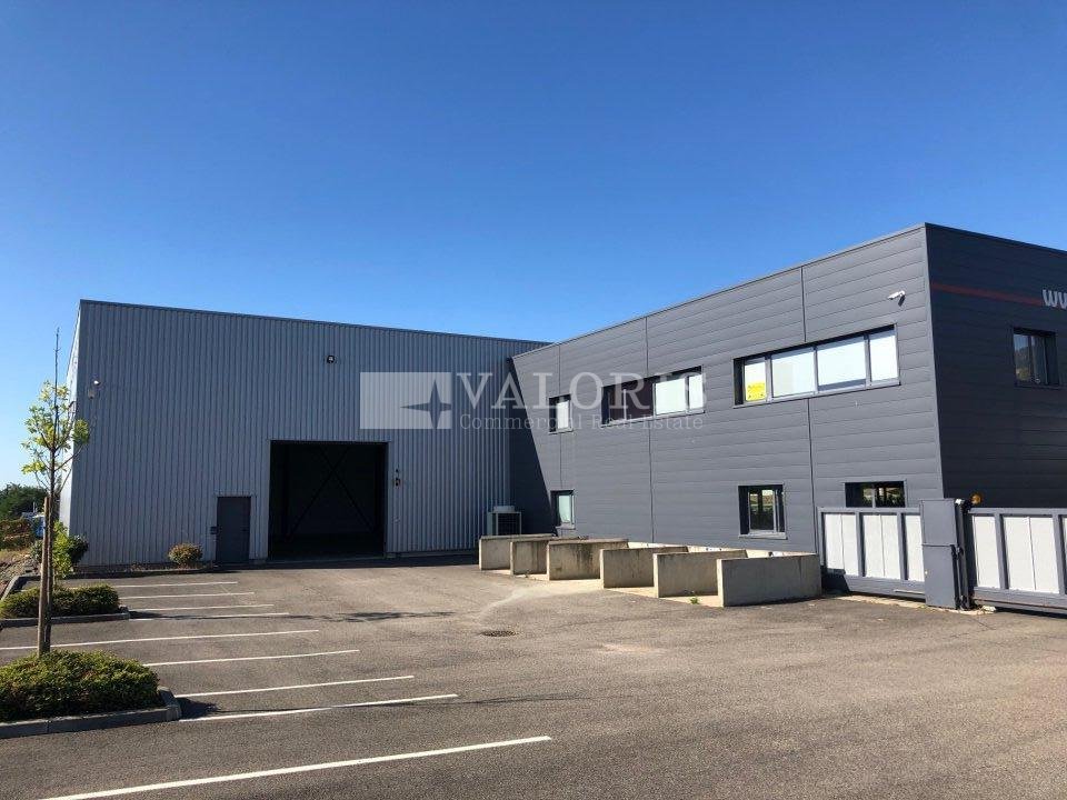Local commercial 800 m² · à Anse · 800 m² · 8 000 €/mois